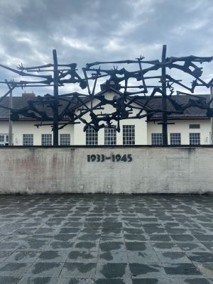 Gedenkstättenfahrt der Q2 nach Dachau