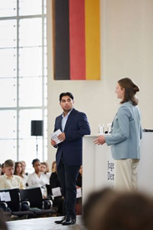 „Jugend für Demokratie“ in der Frankfurter Paulskirche 